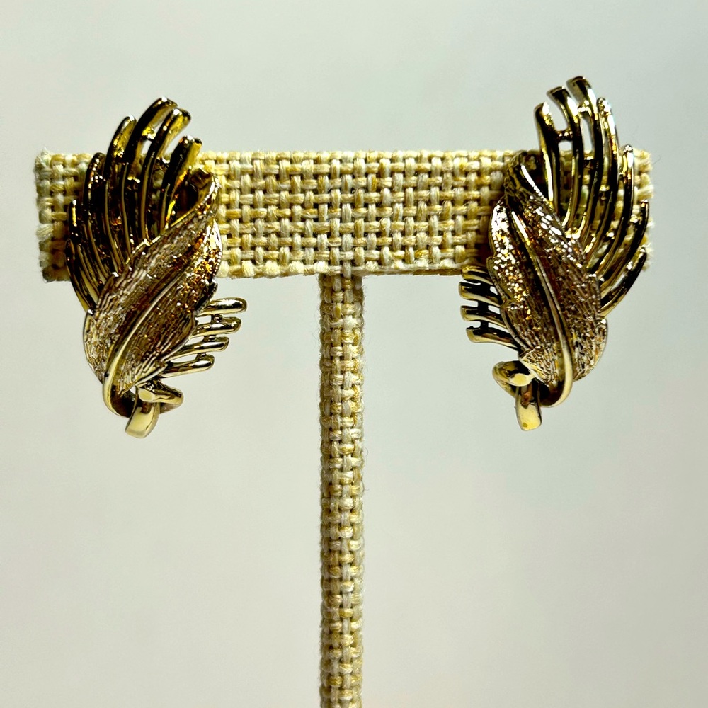 Vintage Signed Coro Clip-on Gold Tone Earrings Leaf Feather design